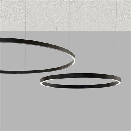 Essenzialed+3E14 850 LED 77W 6290lm 3000K CRI>95, hämardatav, rippvalgusti, must