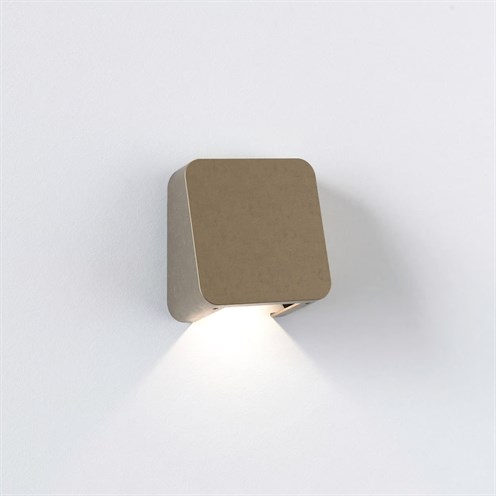 ASTRO+Incline Single LED 8,2W 485lm 3000K, IP65, välisvalgusti, messing