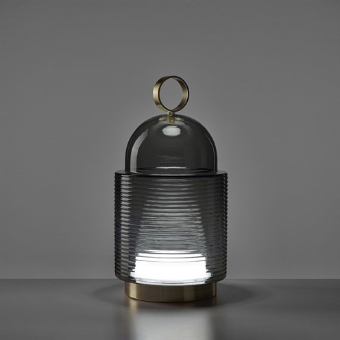 Brokis+Dome Nomad LED 4W 950lm 2700K, hämardatav Touch dim, IP44, laetav põrandavalgusti (tööaeg ~4,5h), matt must, suitsune hall klaas (pildil šampanja värvi)
