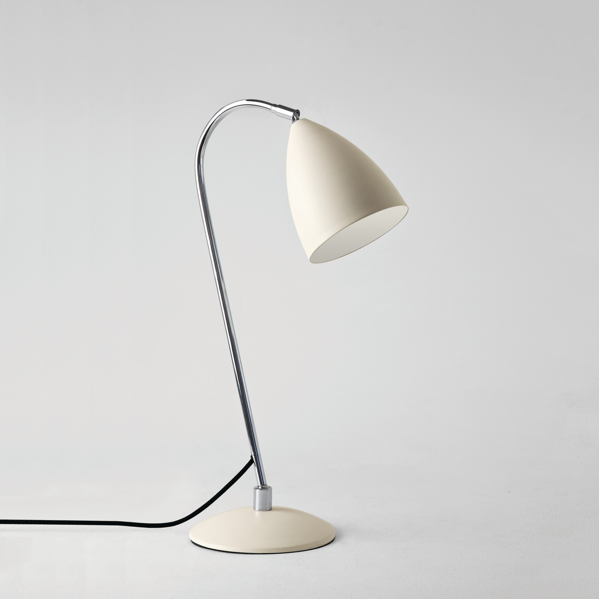 Astro vana+Joel Table Max 42W E27 IP20 lauavalgusti, lülitiga, kreemjas